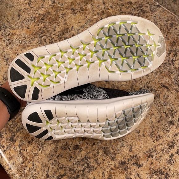 Nike Free Run Flyknit - Picture 3 of 4
